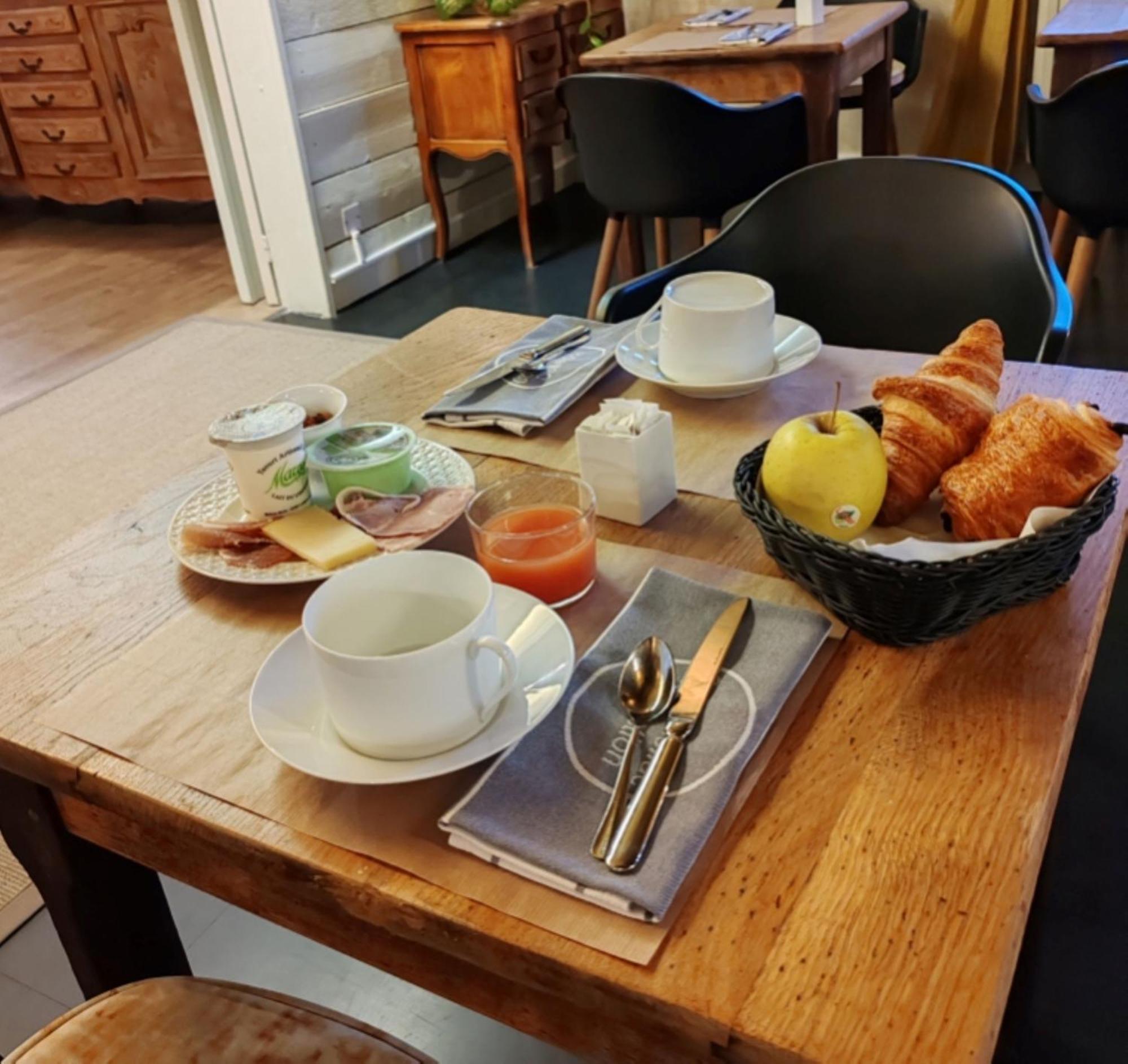 国际之家勒瑞莱斯拉吉思酒店 圣瑞尼安 外观 照片